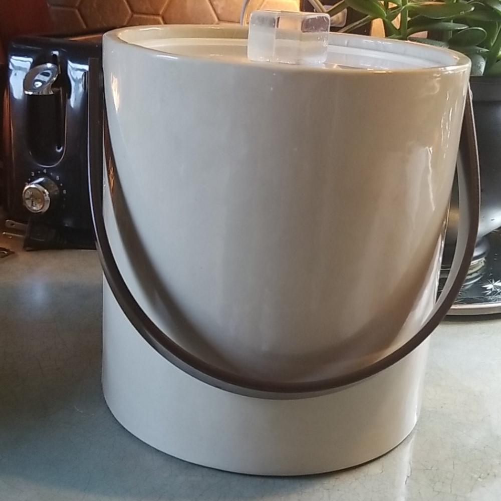 VTG.PATENT LEATHER 70S BB.ICEBUCKET.LUCITE HANDLE